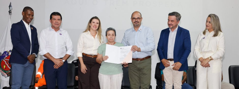governo-de-minas-entrega-titulos-de-regularizacao-fundiaria-urbana-para-mais-de-200-familias-no-tria-3