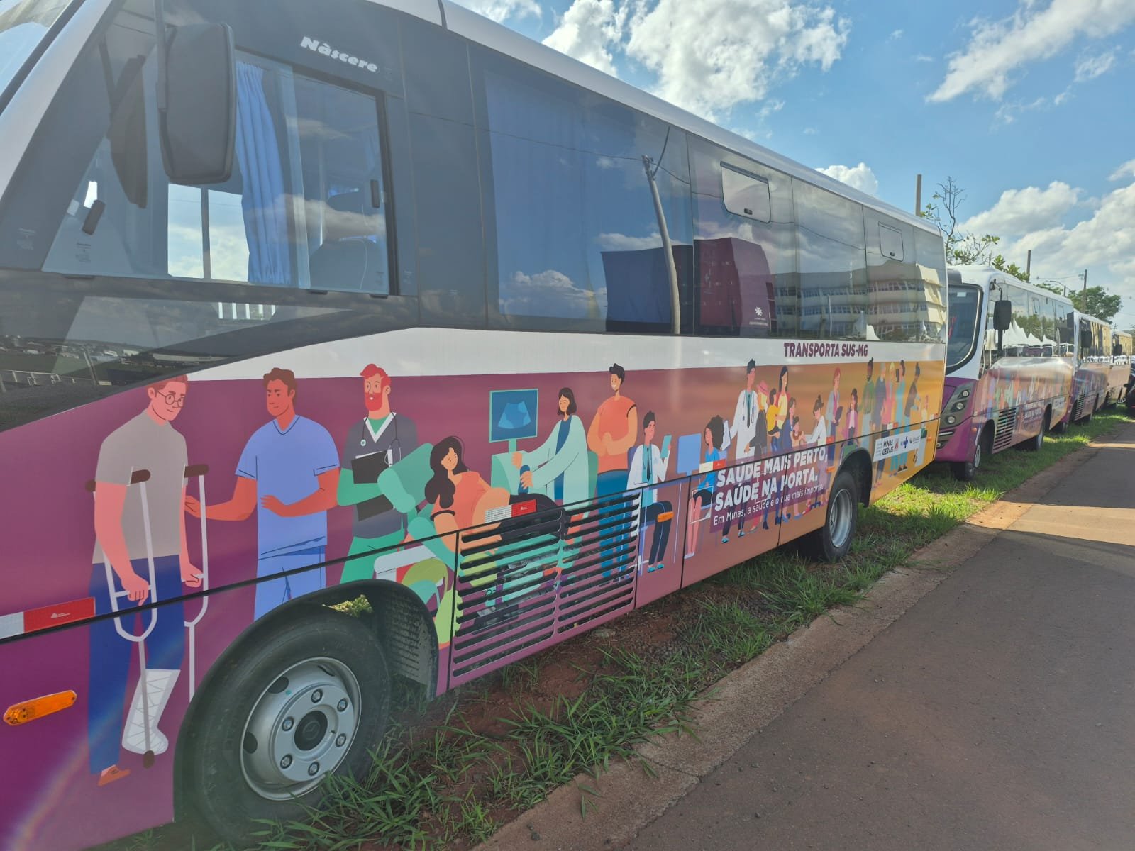 no-sul-do-estado-governo-de-minas-entrega-63-veiculos-para-transporte-em-saude